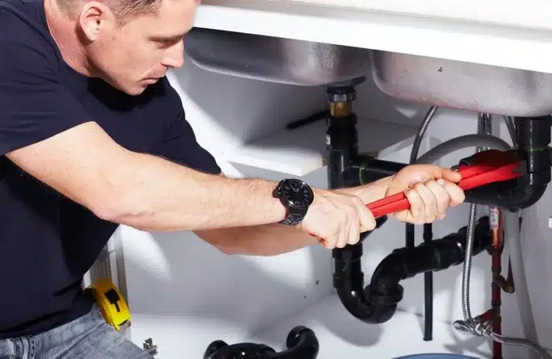 3 Signs It's Time to Call a Commercial Plumber
